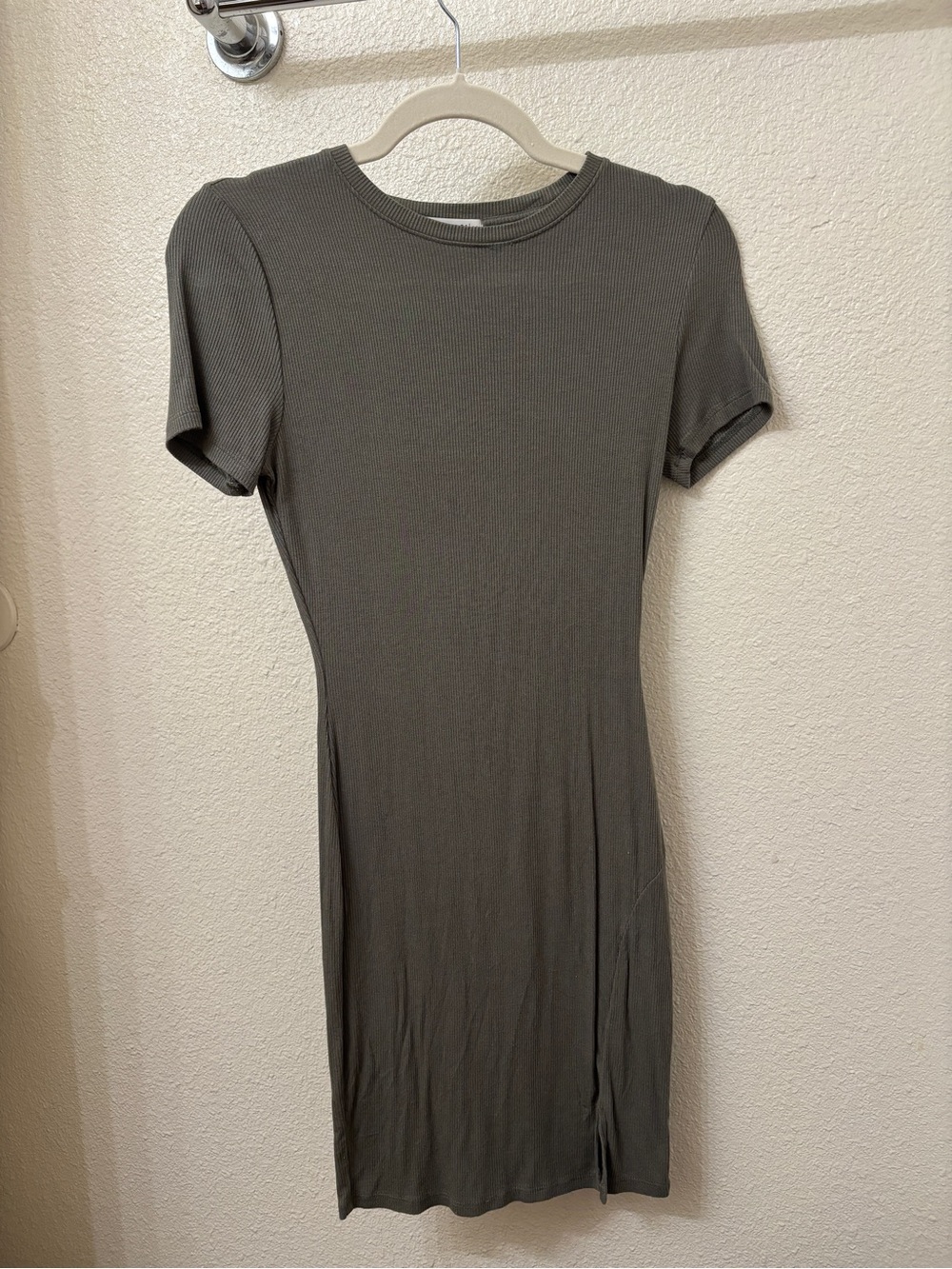 POPULAR 21 Ribbed Top in Olive Green